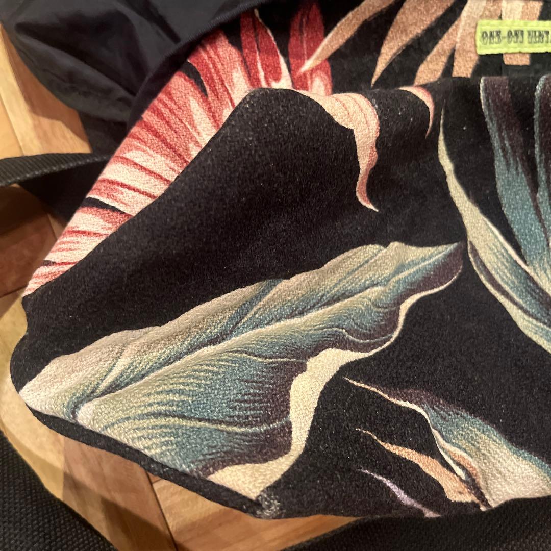 ネクサスVII アロハ柄メッセンジャーバック