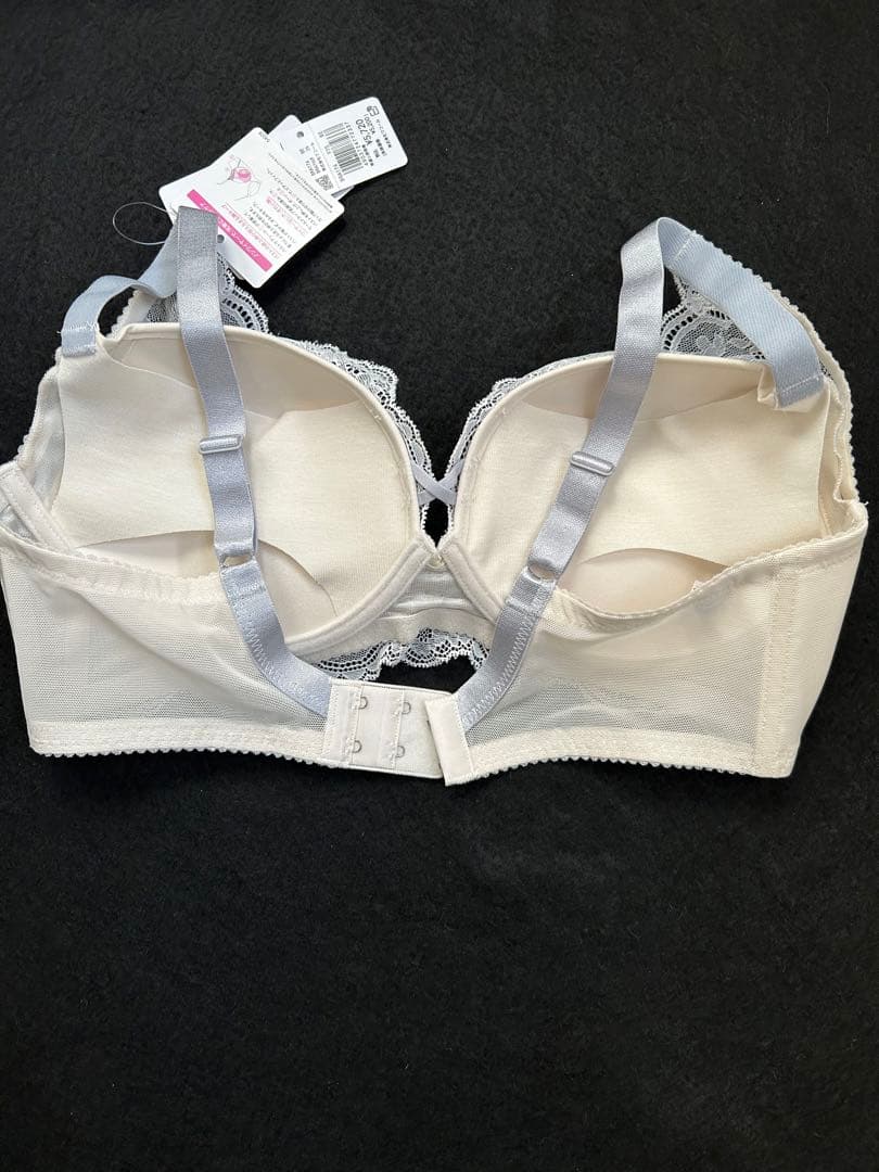 ワコール　Wacoal　ブラ／ショーツ（２枚）セット 重力に負けないバストケア