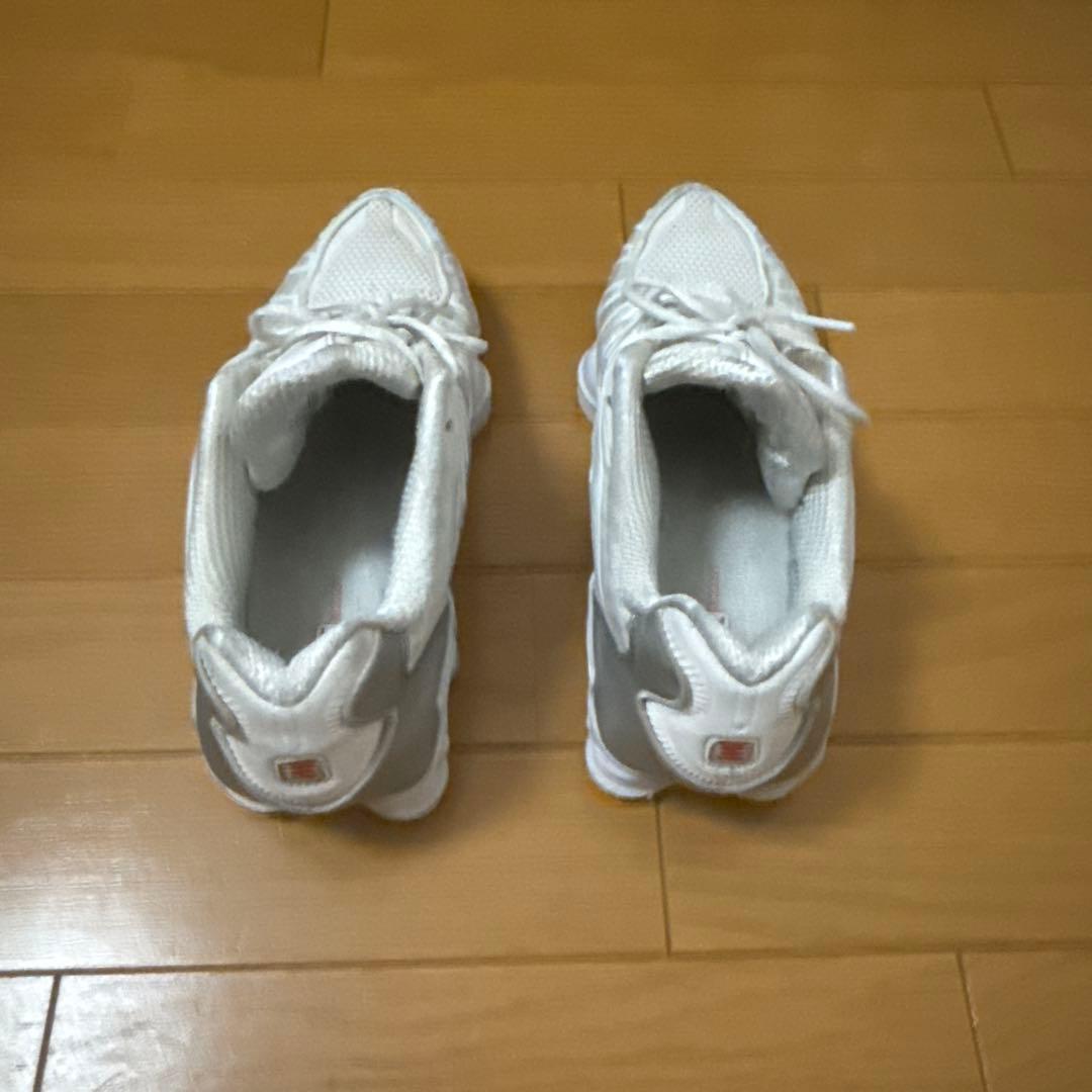 Nike shox スニーカー