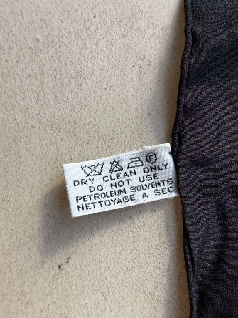 【極美品】CHANEL カラフルシルクスカーフ　ブラックベース　タグ付き