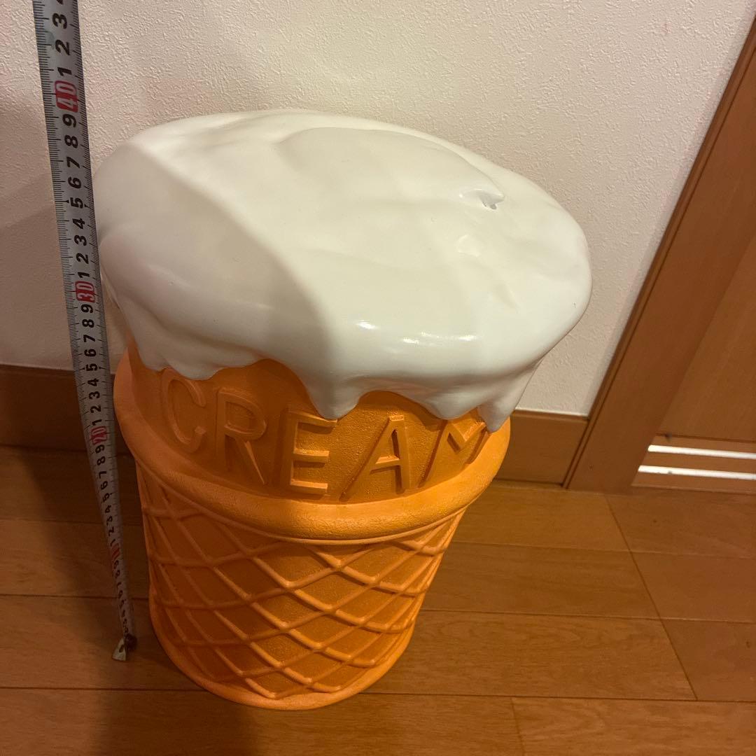 ロータリーヒロ　イースねアイスクリーム　椅子