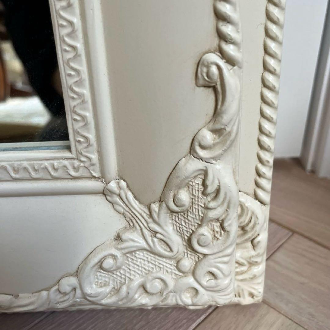 アンティークアイボリーが素敵な、ウォールミラー