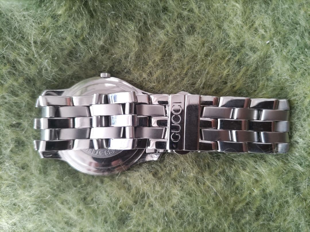 GUCCI ローマ数字 金属ベルト 時計 550M