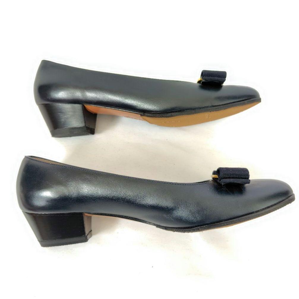 ✨️腕利き職人のリペア済✨️良品【フェラガモ】 ヴァラ パンプス 紺色