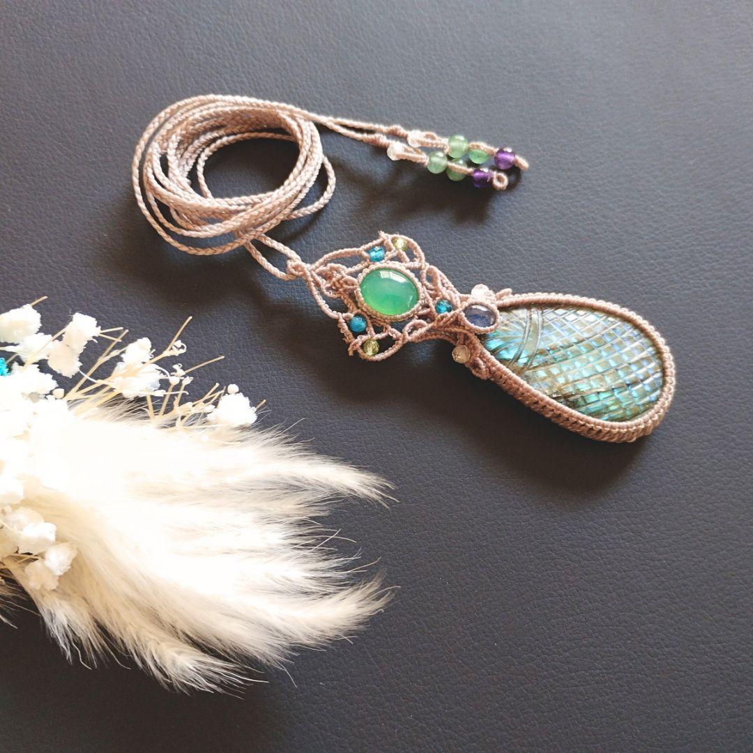 大粒ラブラドライト＆クリソプレーズのマクラメネックレス　ペンダント　天然石