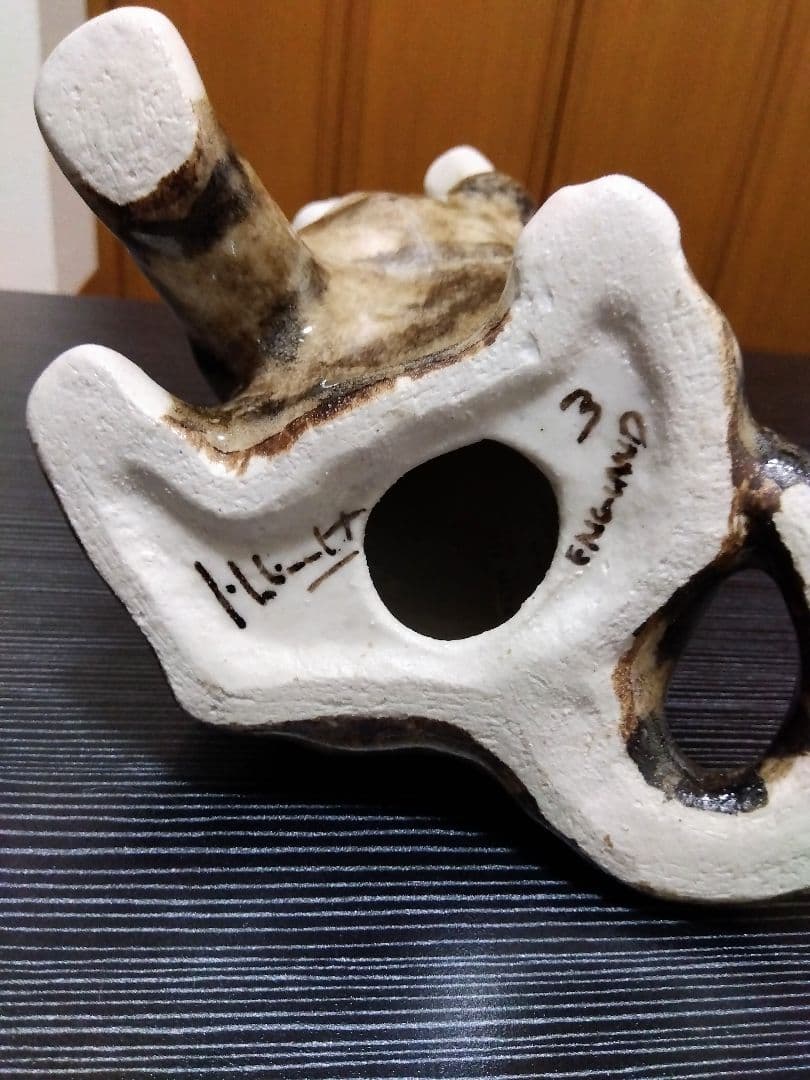 陶器 ウィンスタンレイ ケンジントンキャット サイズ3 見る人を追いかける猫