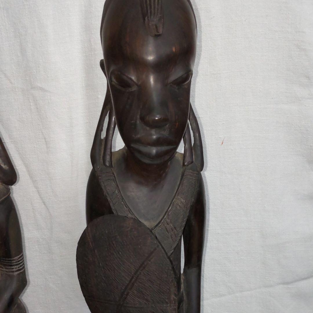 黒檀マサイ族男女像。