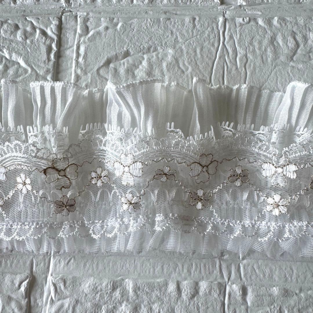 白、金、銀の小物セット　刺繍レース重ね衿　フリル付きレース半衿　レース帯揚げ　他