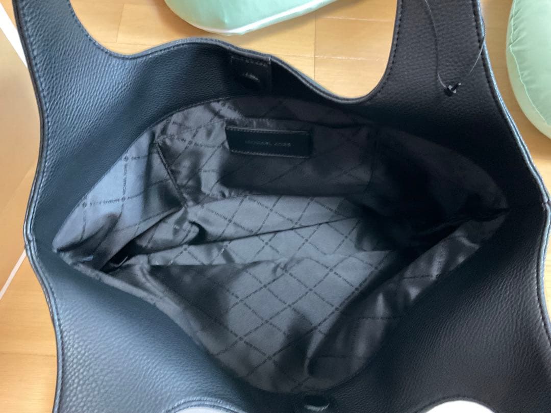 y*u様 MICHAEL KORS 新作トートバッグ