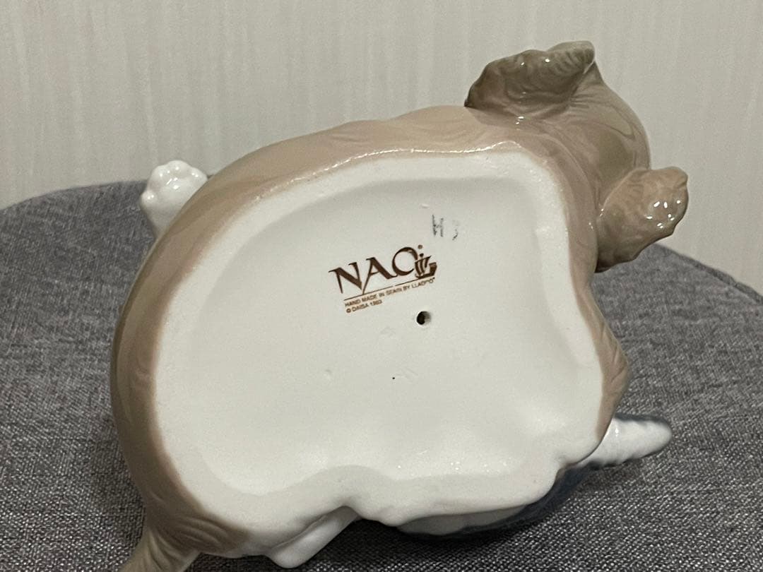 リヤドロの姉妹ブランド NAO 「いたずらっ子（犬）」スペイン磁器置物美品