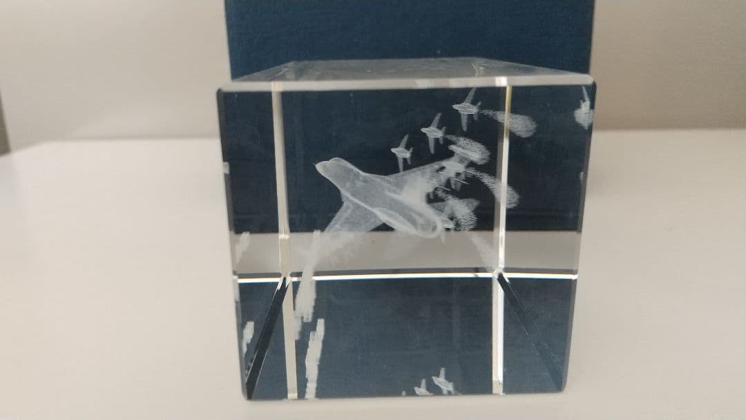 ブルーインパルス、F―２  ガラス工芸品