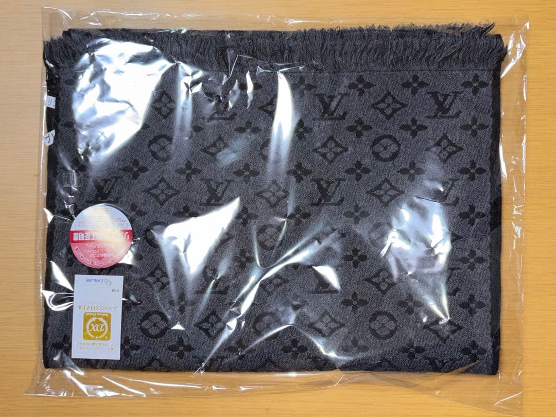 Louis Vuitton ブラック ・グレーマフラー