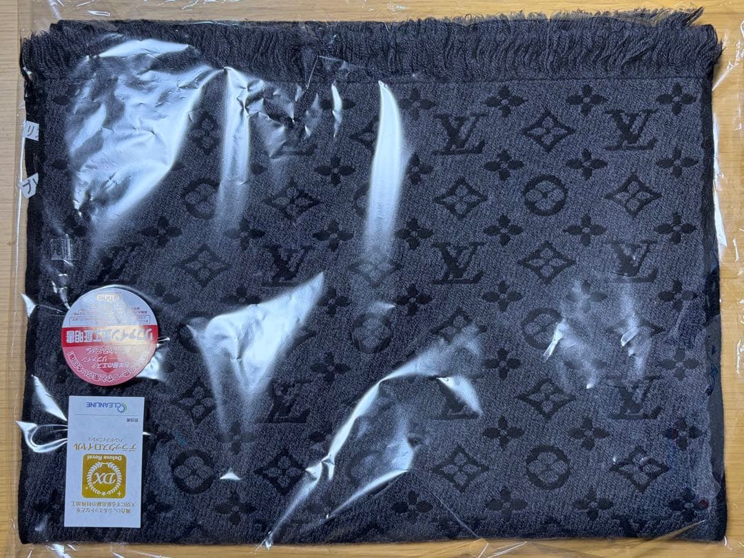 Louis Vuitton ブラック ・グレーマフラー