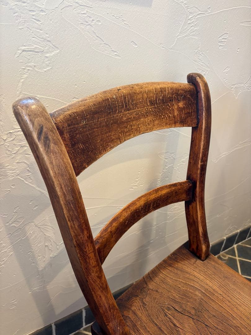 フランス製アンティークな木製ダイニングチェア