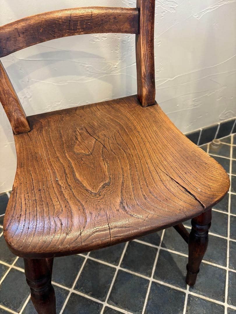 フランス製アンティークな木製ダイニングチェア