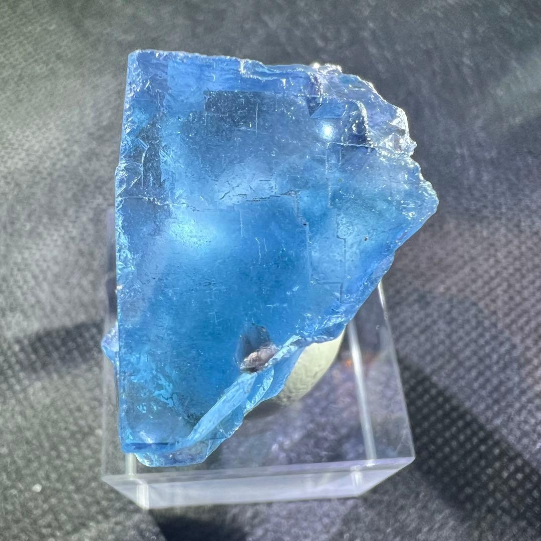 ヤオガンシャン産　「み空色」フローライト　スモーキークォーツ内包