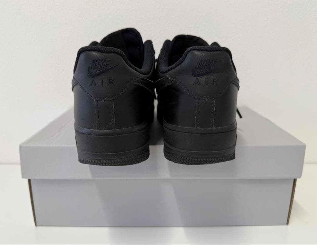 美品 ナイキ エアフォース1 07 NIKE AirForce1 黒 26