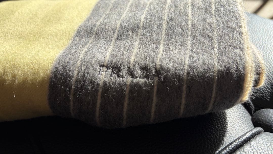 PRADA プラダ　イエロー グレー ストライプ マフラー