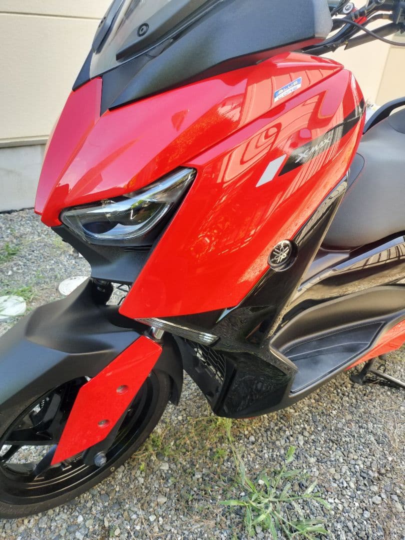 ヤマハXMAX250　赤いカウルとアシストグリップのみ