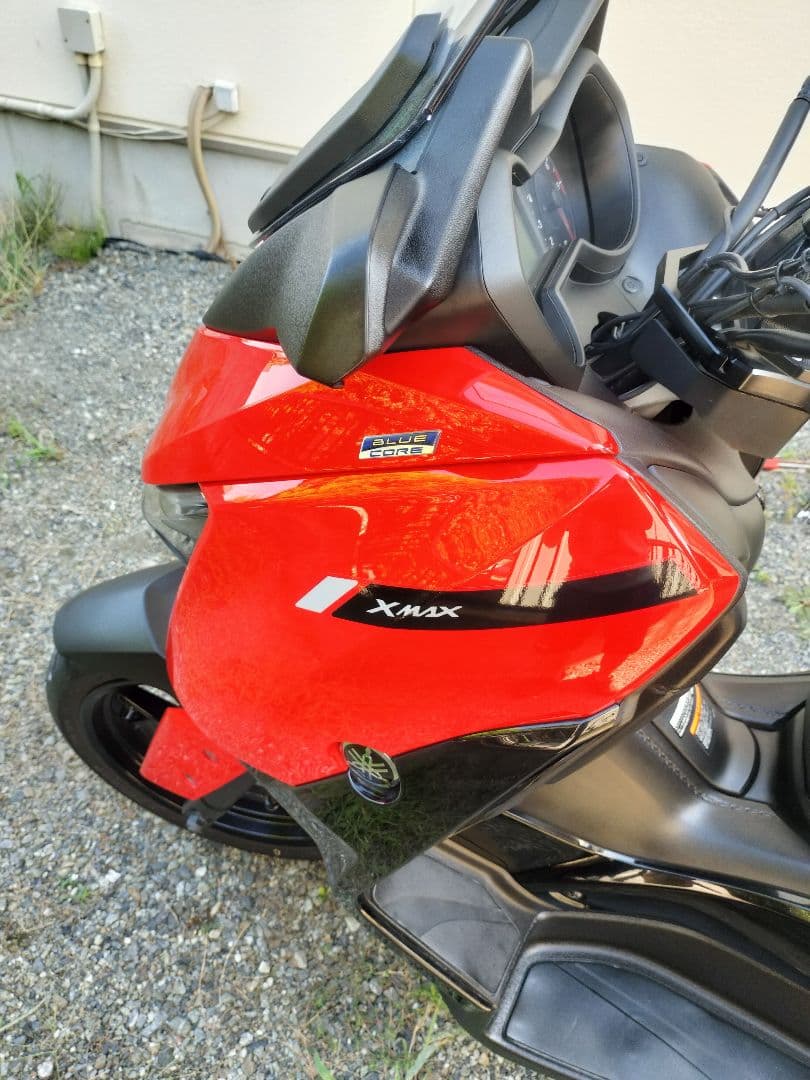 ヤマハXMAX250　赤いカウルとアシストグリップのみ