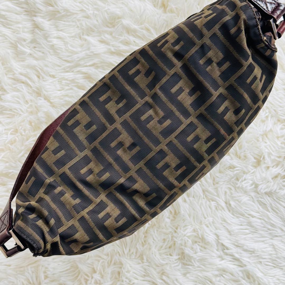 希少品 フェンディ ショルダー メッセンジャーバッグ ズッカ 斜め掛け