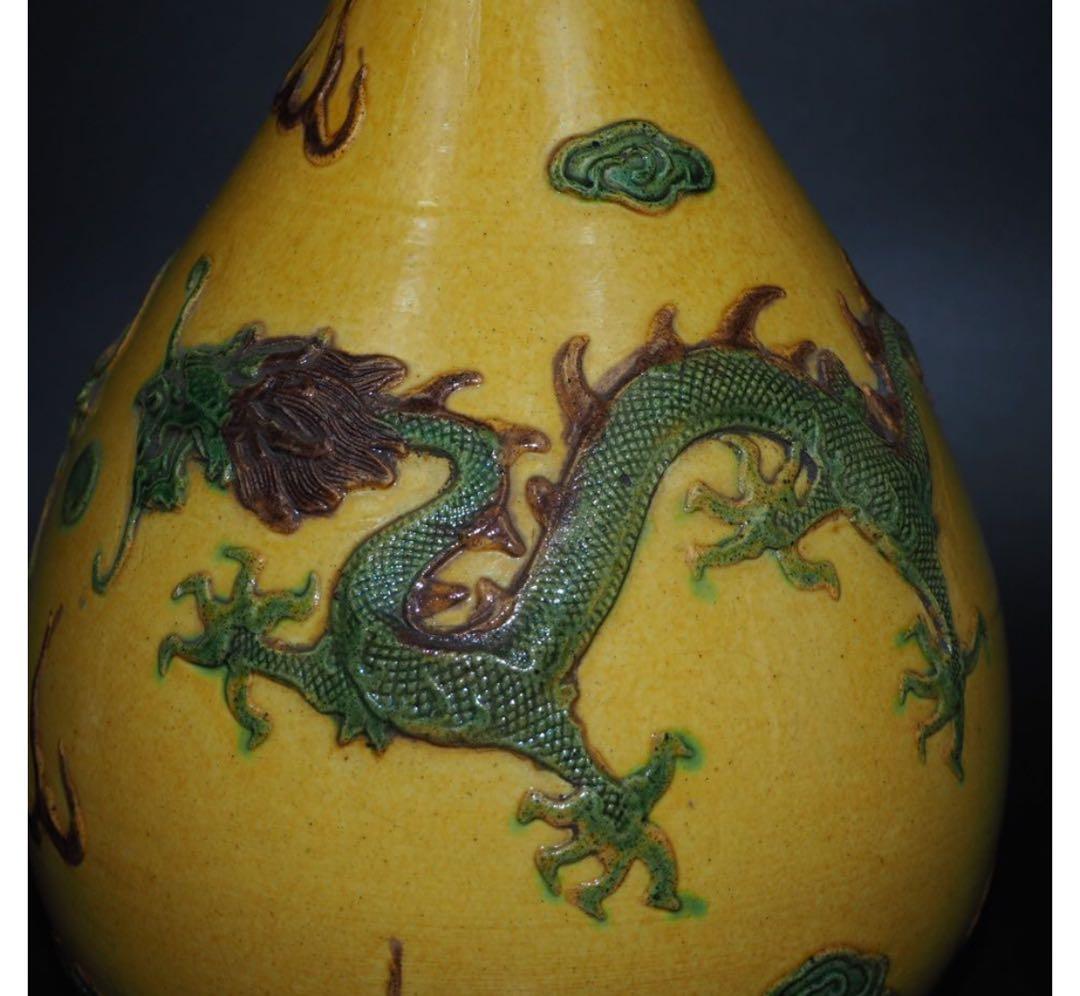 送料無料 値下げ中　時代物　手造り　盛上げ雲龍文三彩花瓶　高さ34ｃｍ