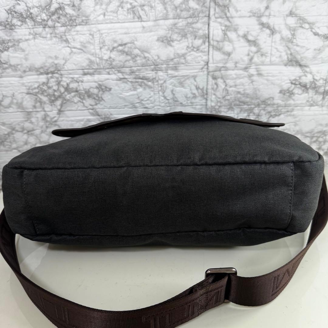 【美品】TUMI トゥミ　ショルダーバッグ　クロスボディ　メンズ　グレー　希少