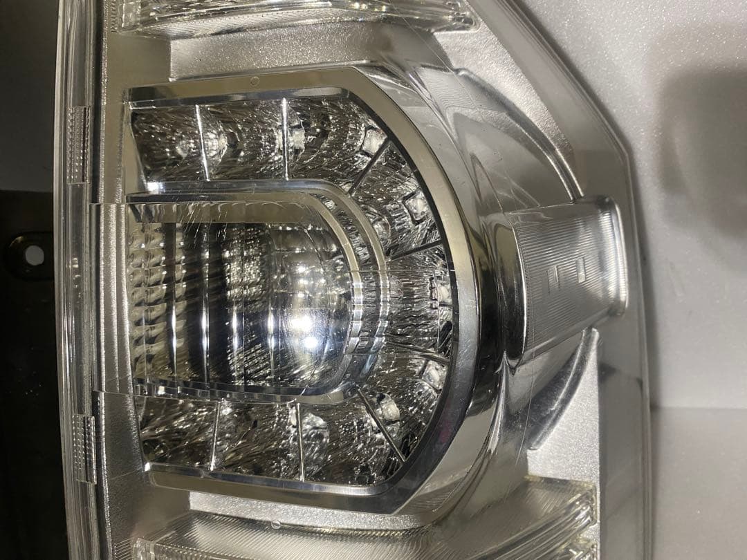 トヨタ ヴォクシー 70系 後期 純正LEDテールライト 左右セット