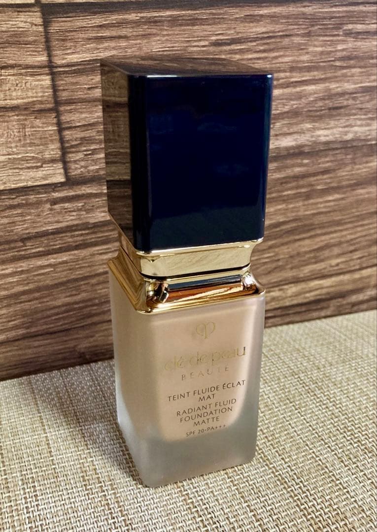 クレ・ド・ポーボーテ タンフリュイドエクラ マット【オークル20】