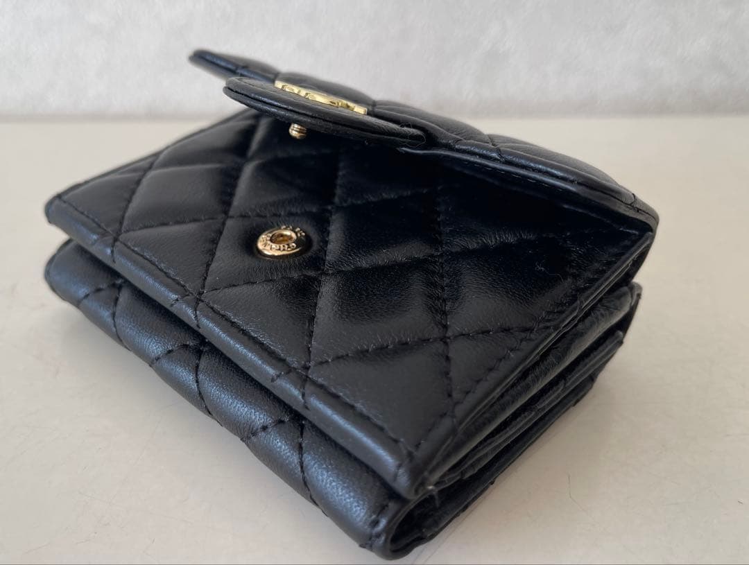 未使用 CHANEL ブラック 三つ折り財布