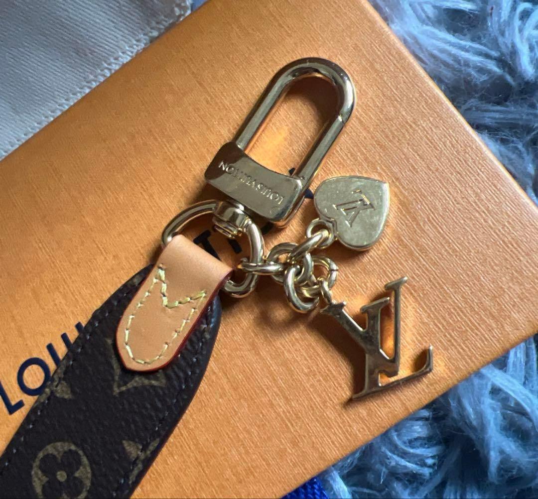 VUITTON キーホルダー・LV チェリシュド
