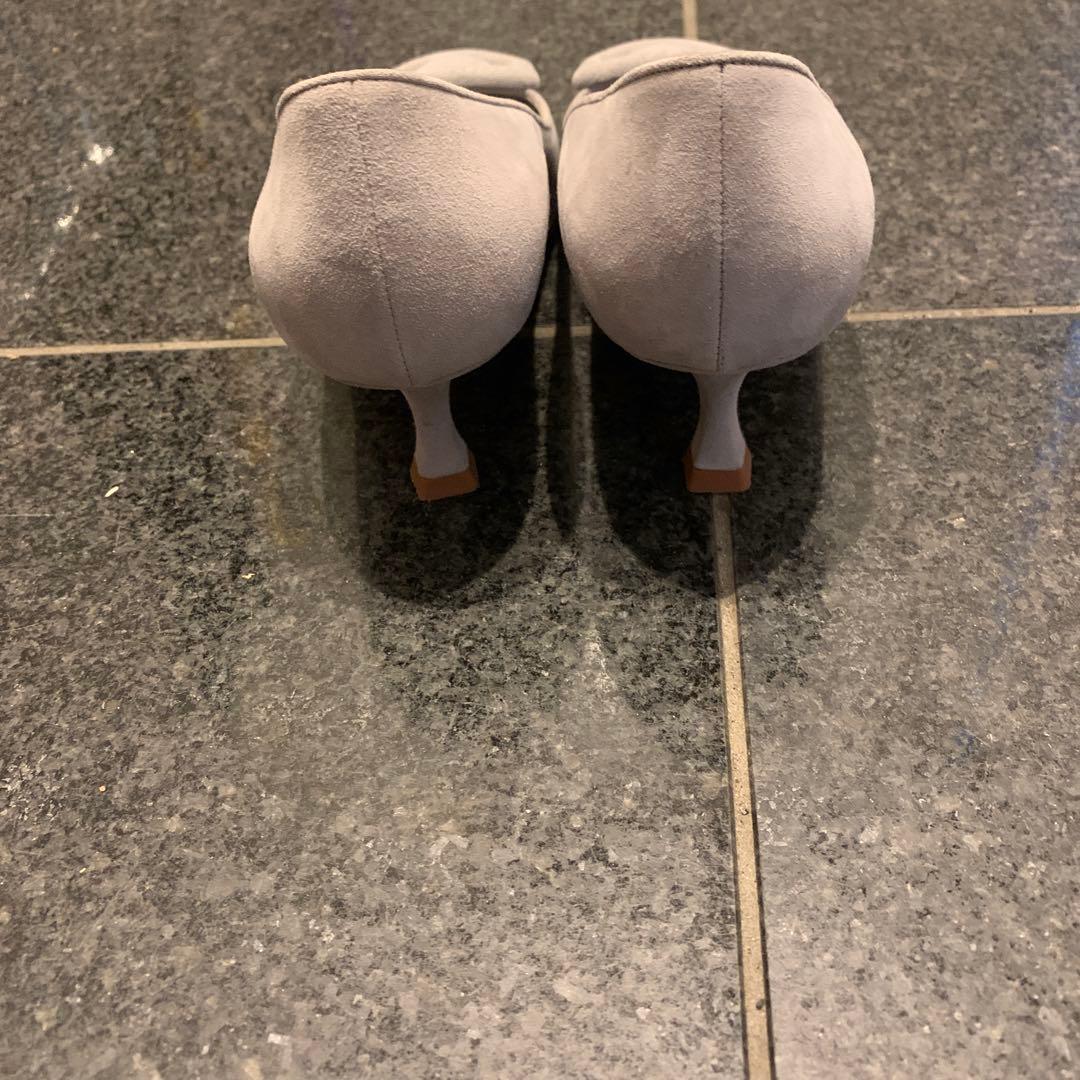 マノロブラニク　ライトグレー ポインテッドトゥパンプス