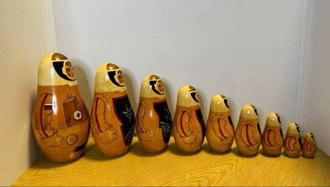 ロシア　ヴィンテージ アーティスト　宇宙モチーフの大きなマトリョーシカ9組