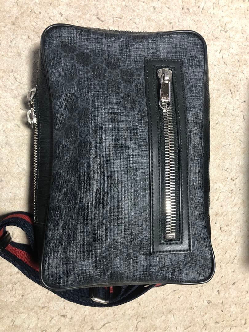 ア*ズ様 GUCCI ボディバッグ ブラック レザー GGパターン