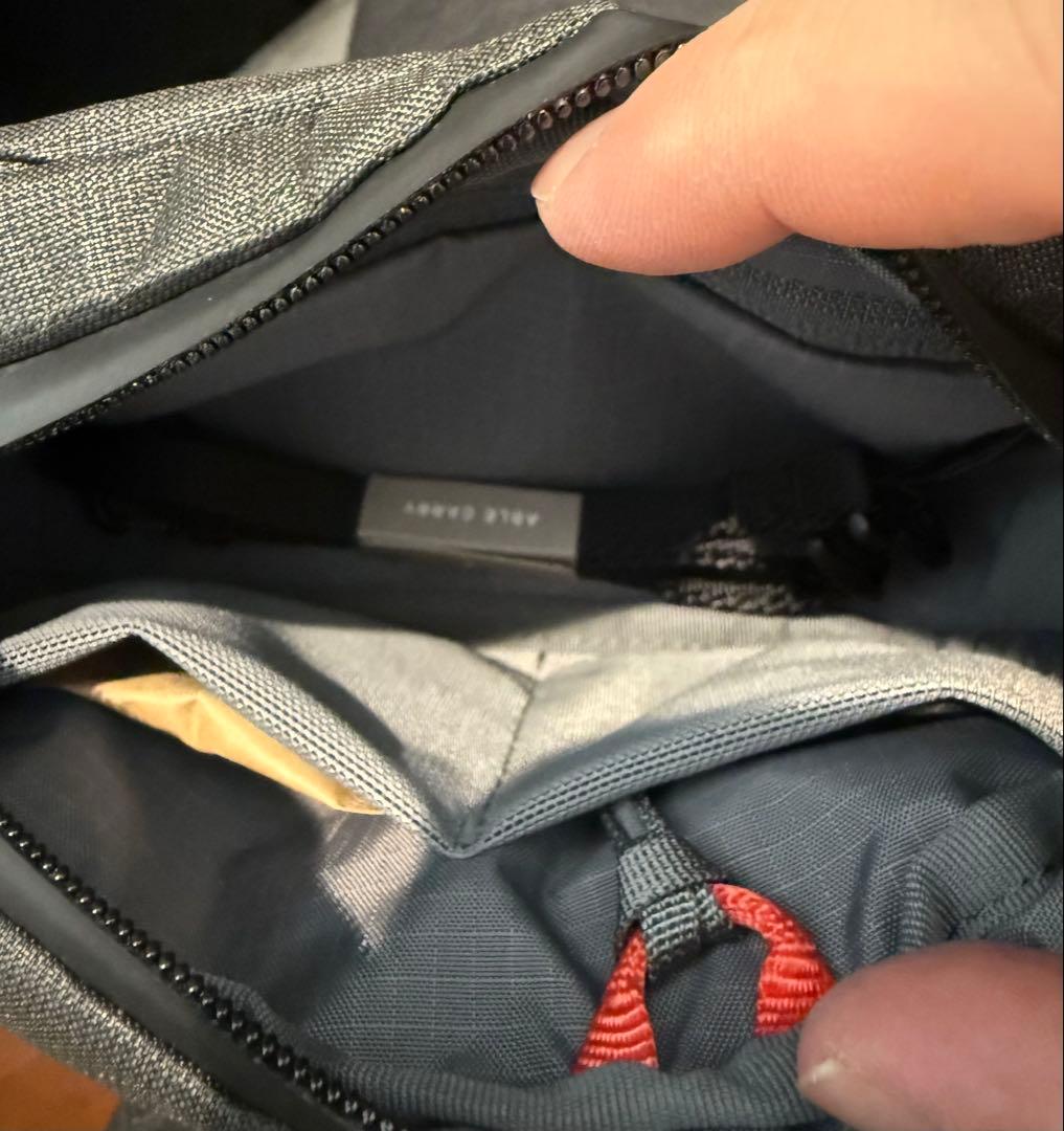 バッグ Able Carry Core Sling Mini Ultra Black