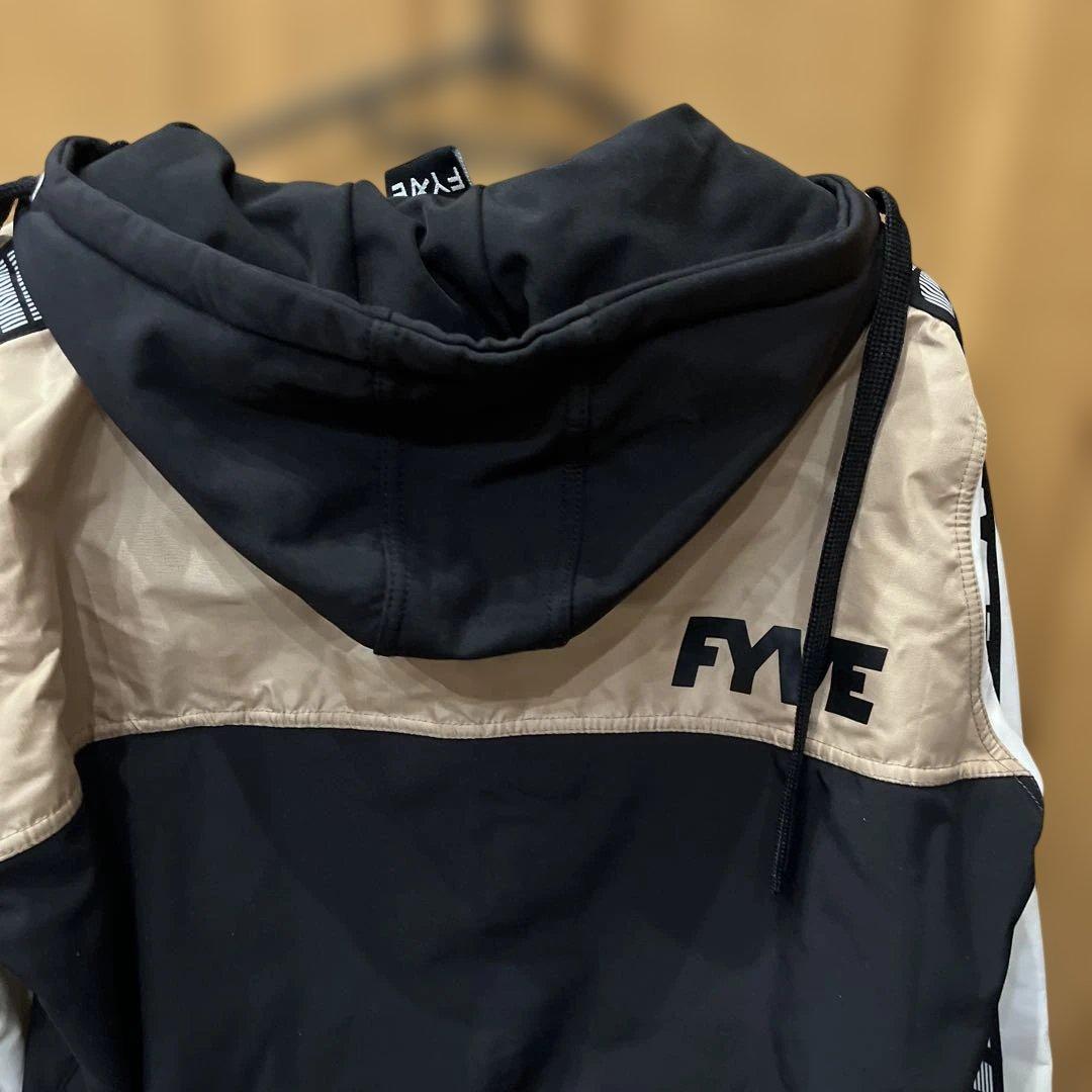 スノーボードウェア 黒/ベージュ/白/グレー 上S 下ＸＬ