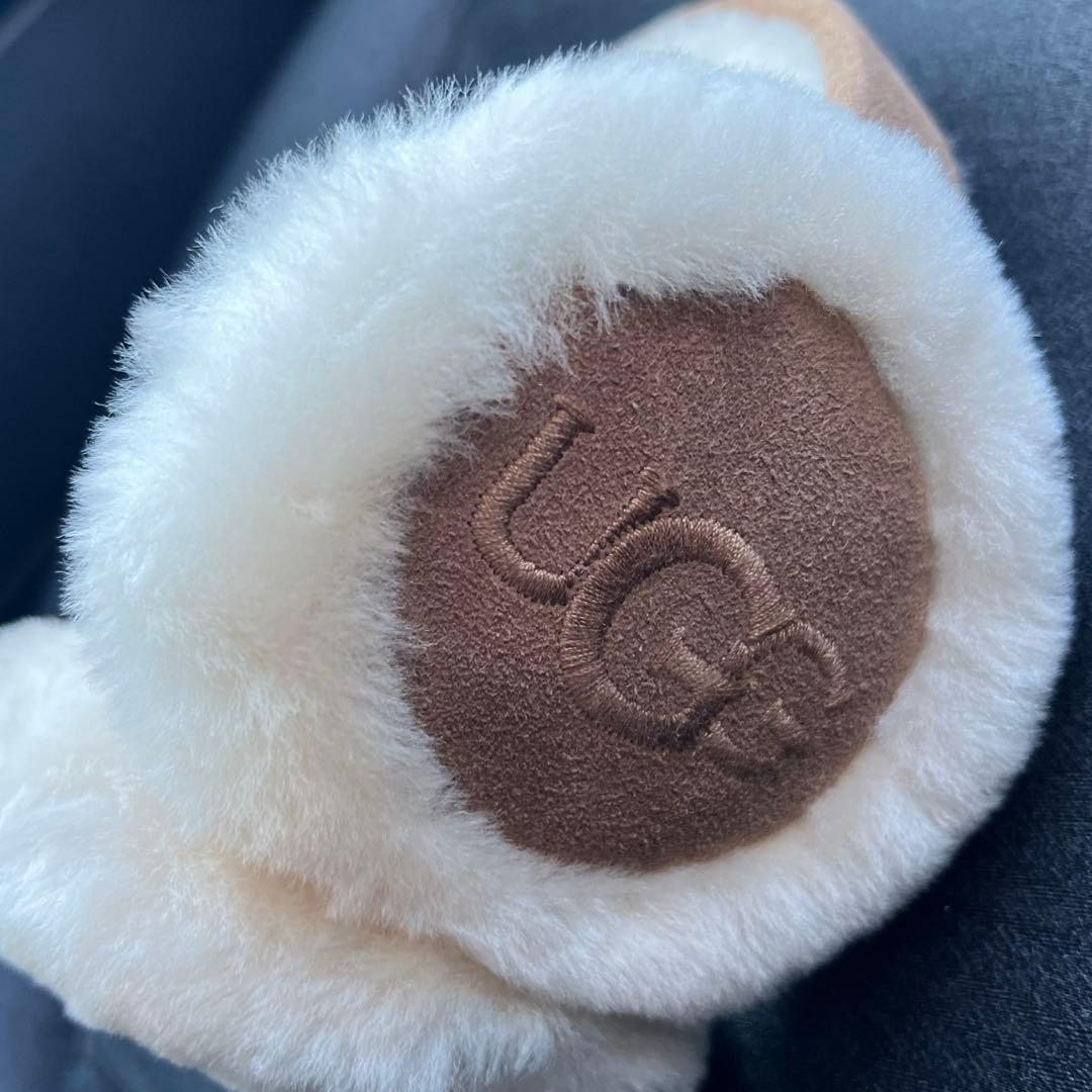 UGG アグ シープスキンエンブロイダリーイヤーマフ 耳当て