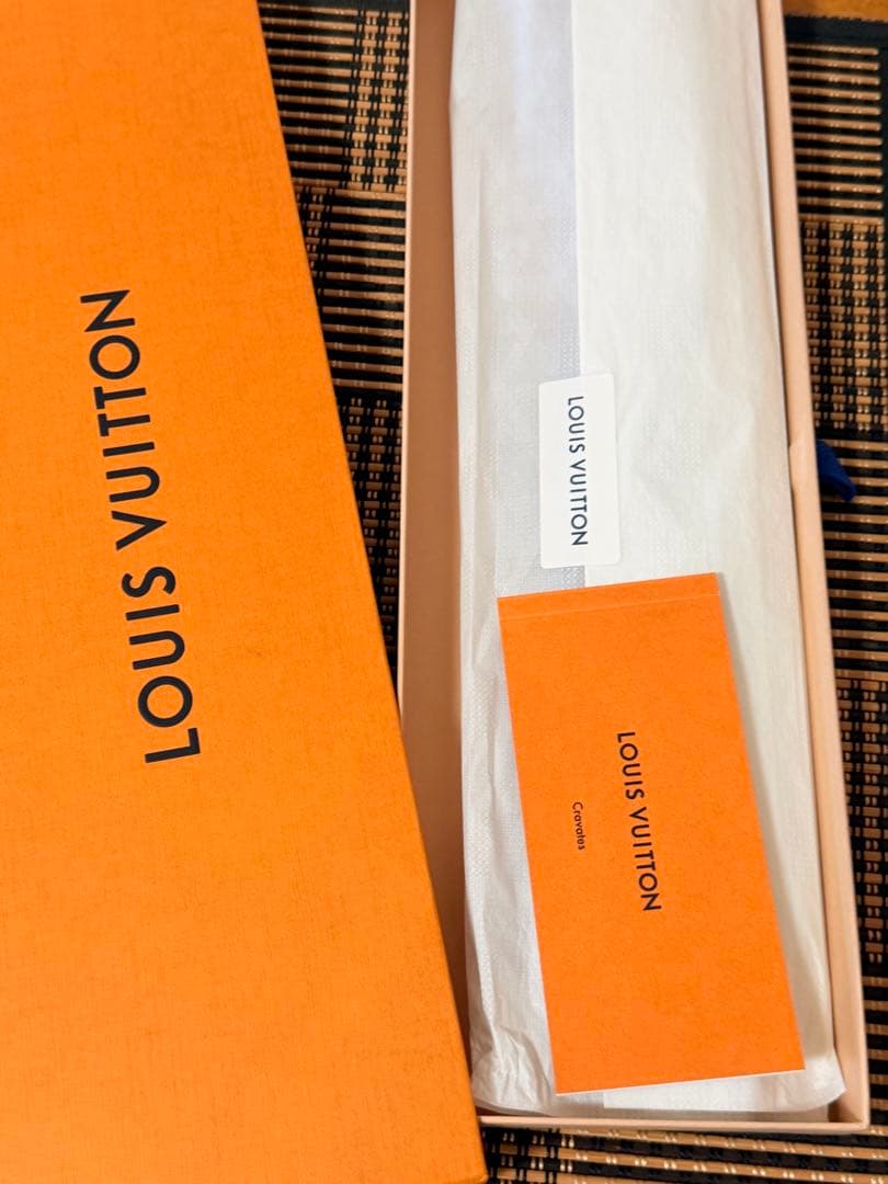 新品未使用ルイヴィトンネクタイ