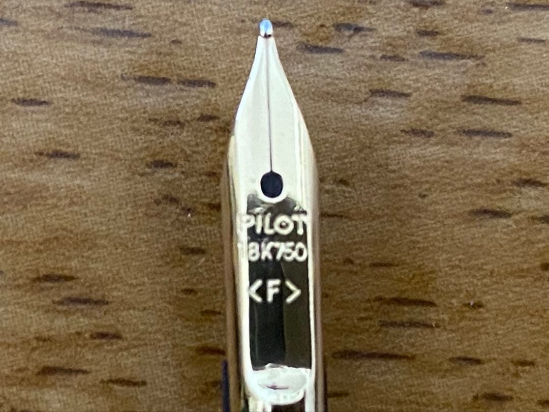 PILOT パイロット 万年筆 キャップレス　ブラック