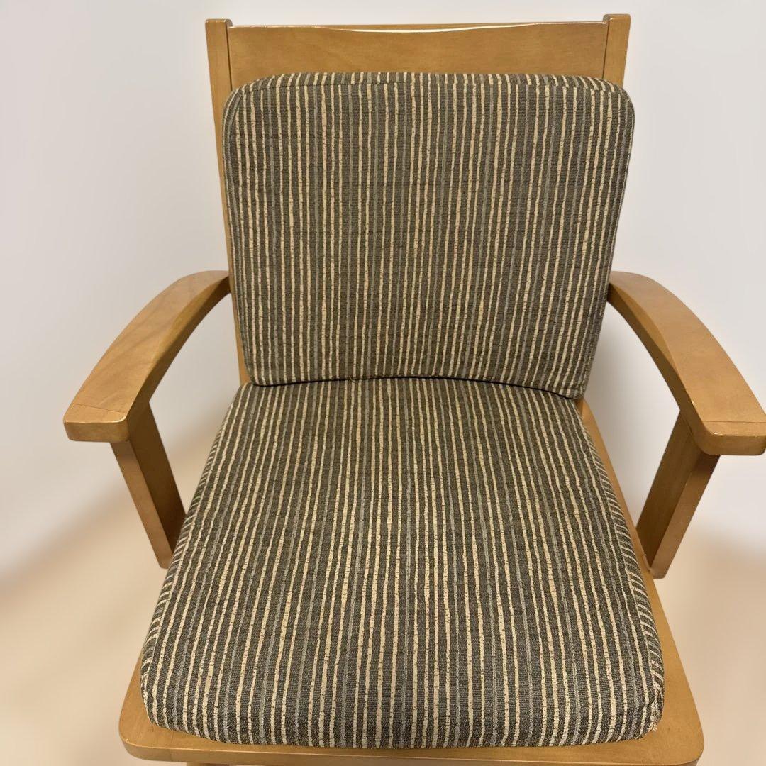 【回転】ストライプ柄の木製ダイニングチェア