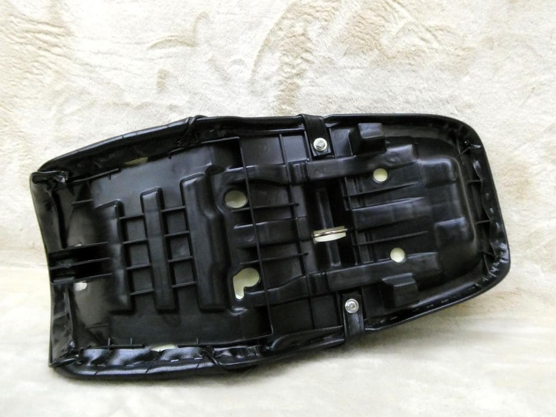 タックロールシート　黒皮　ＮＣ３１/② CB400SF前期 あんこ抜き