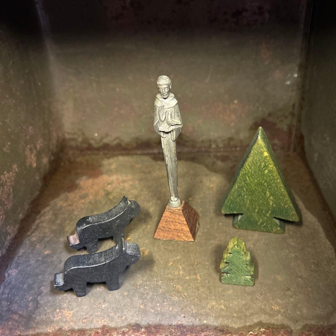 稀少ヴィンテージガラス窓付きブリキ缶 クリスマス 聖フランシスコ/ツリーと動物