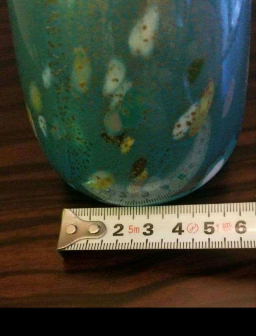 ガラス作家もの石井康治の凛とした中にも華やかさをひめたブルーが映える一品です