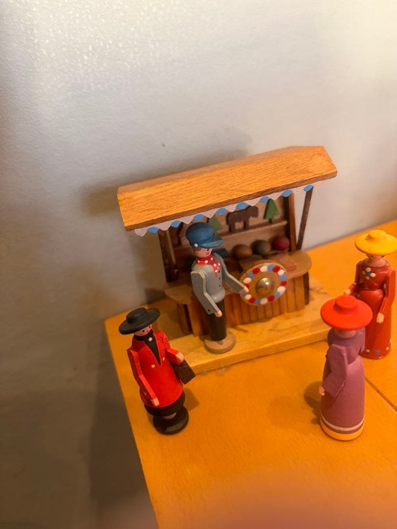 ヴェルナーグレイザー工房　ドイツ　木製　マルシェ　人形　ザイフェン