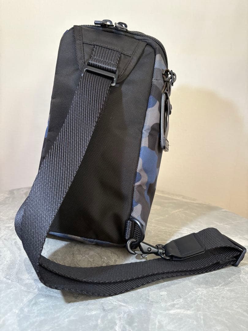 TUMI 迷彩柄 ボディバッグ・ウエストポーチ