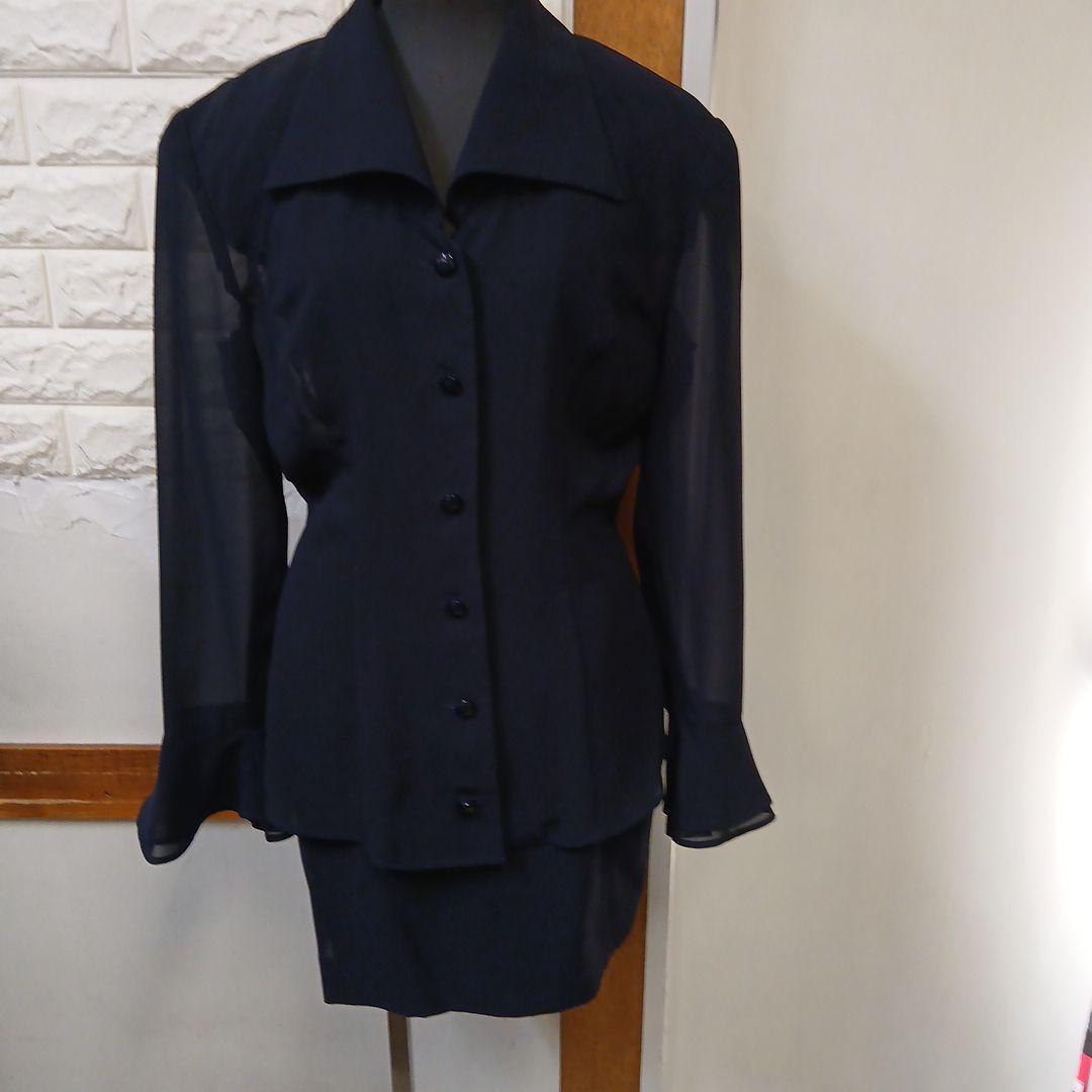 ネイビーとホワイトのストライプジャケット