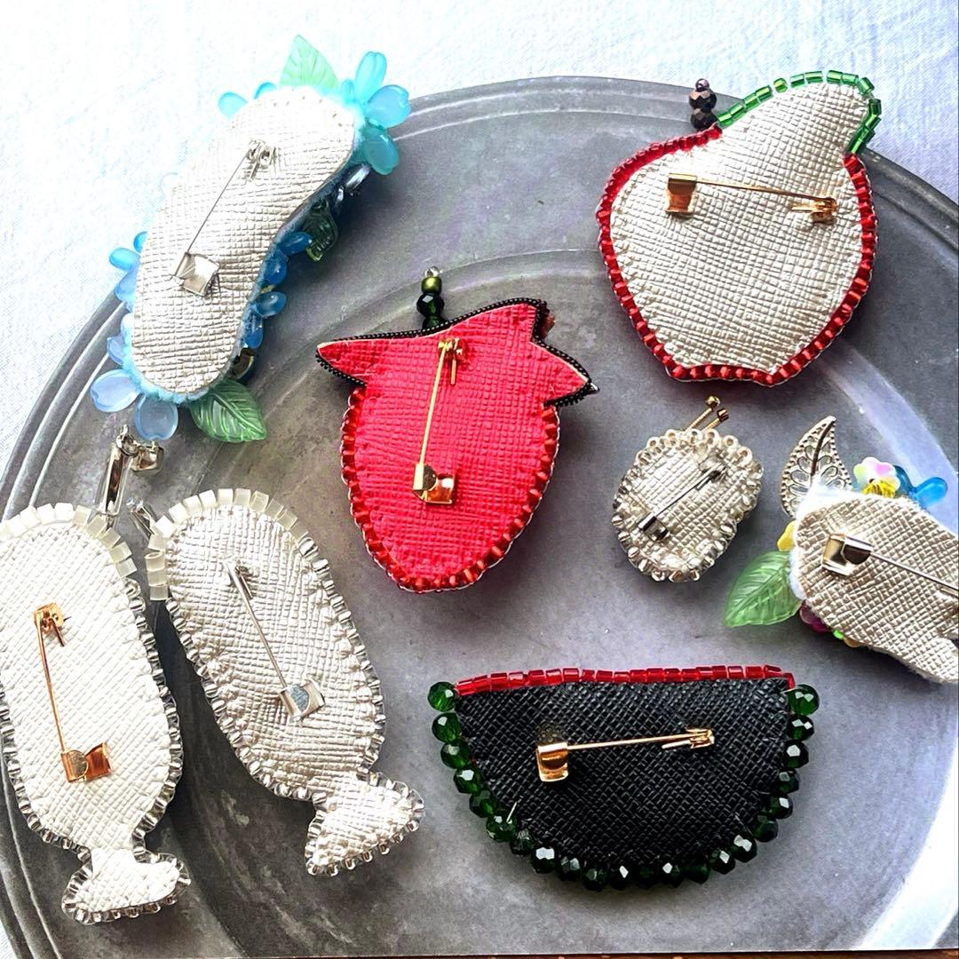 こり 紫陽花 ハリネズミ ビーズ 刺繍 ブローチ ハンドメイド