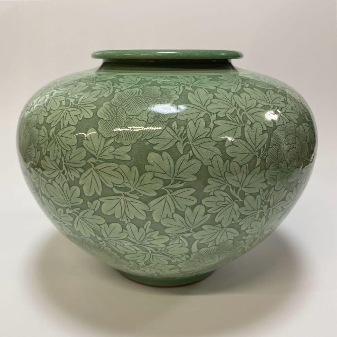 韓国 高麗 青磁 壺 搔き落とし 牡丹 1点 韓国 東谷窯 金正黙