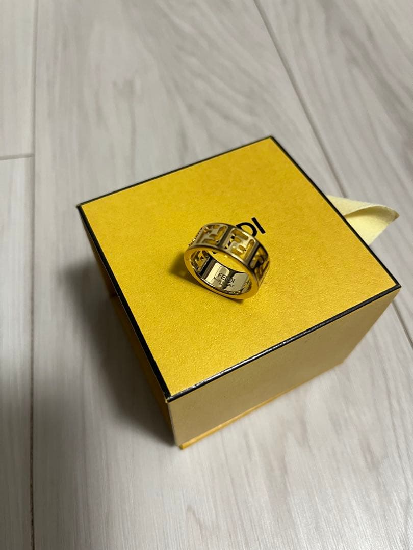 FENDI ゴールド ロゴリング