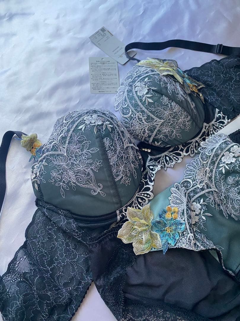 ワコール サルート13G シンデレラ　ブラショーツセットE75/L